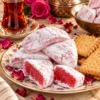 Yıldırım Güllü Muska Lokum 750 g çay ve bisküvi yanında