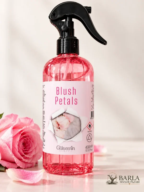 Gülsemin Blush Petals Oda Spreyi 400 ml şişe ve etiket detayı