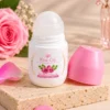 Rose City Kadın Roll-On Deodorant 50 ml açık uygulama başlığı ve pembe kapak